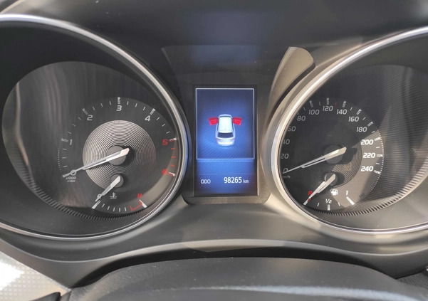 Toyota Avensis cena 67500 przebieg: 98265, rok produkcji 2017 z Warszawa małe 37